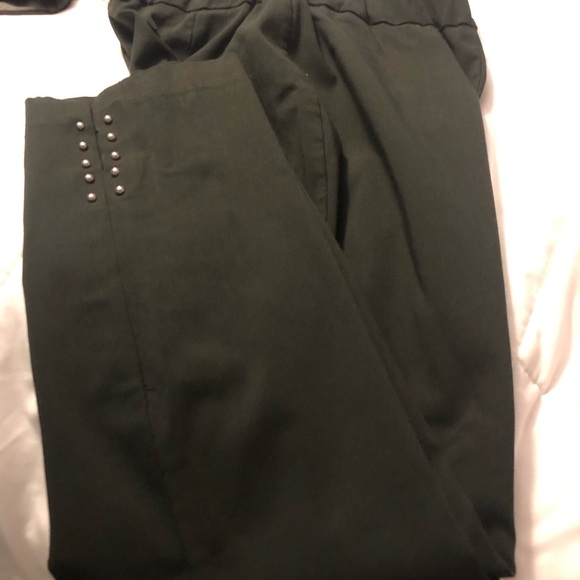 EUC Roz & Ali Solid Millennium Tummy Panel Pull On Ankle Pant w/ Rivet Trim - Picture 9 of 9